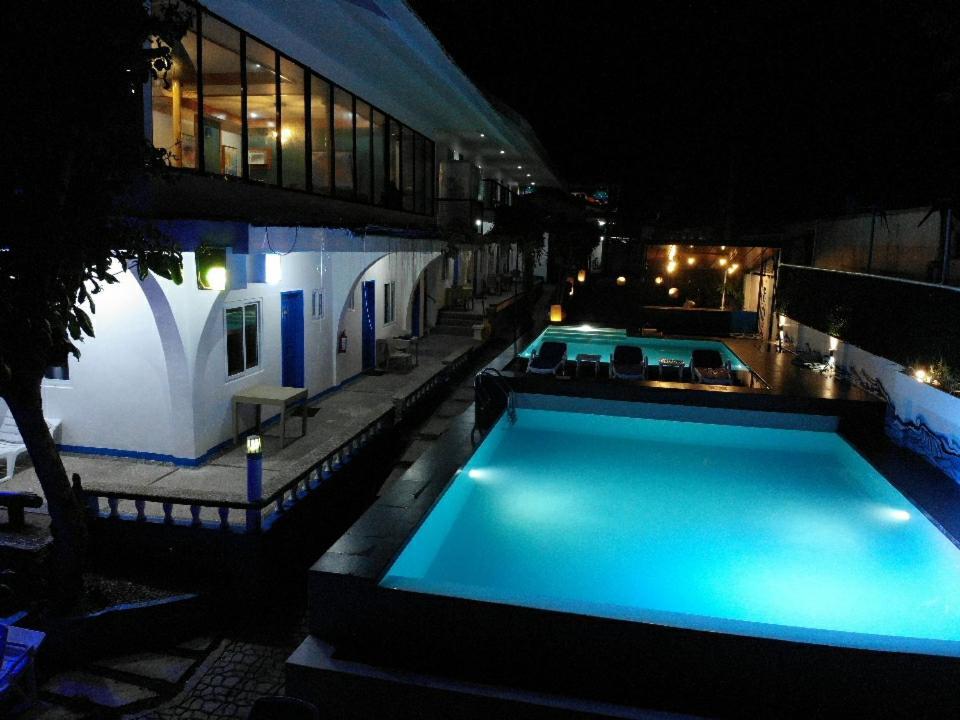 Pescadores Suites Moalboal Exterior foto