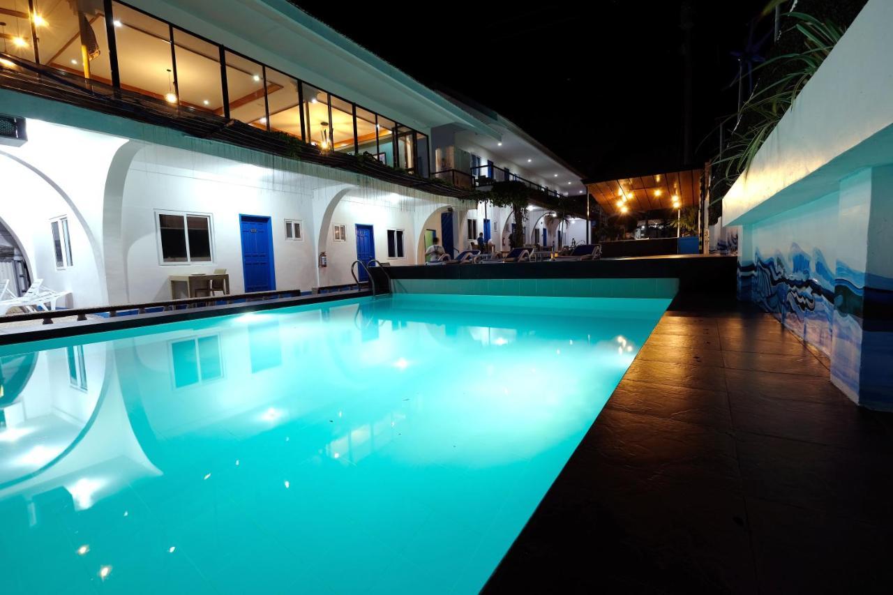 Pescadores Suites Moalboal Exterior foto
