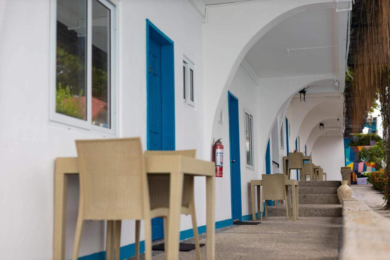 Pescadores Suites Moalboal Exterior foto